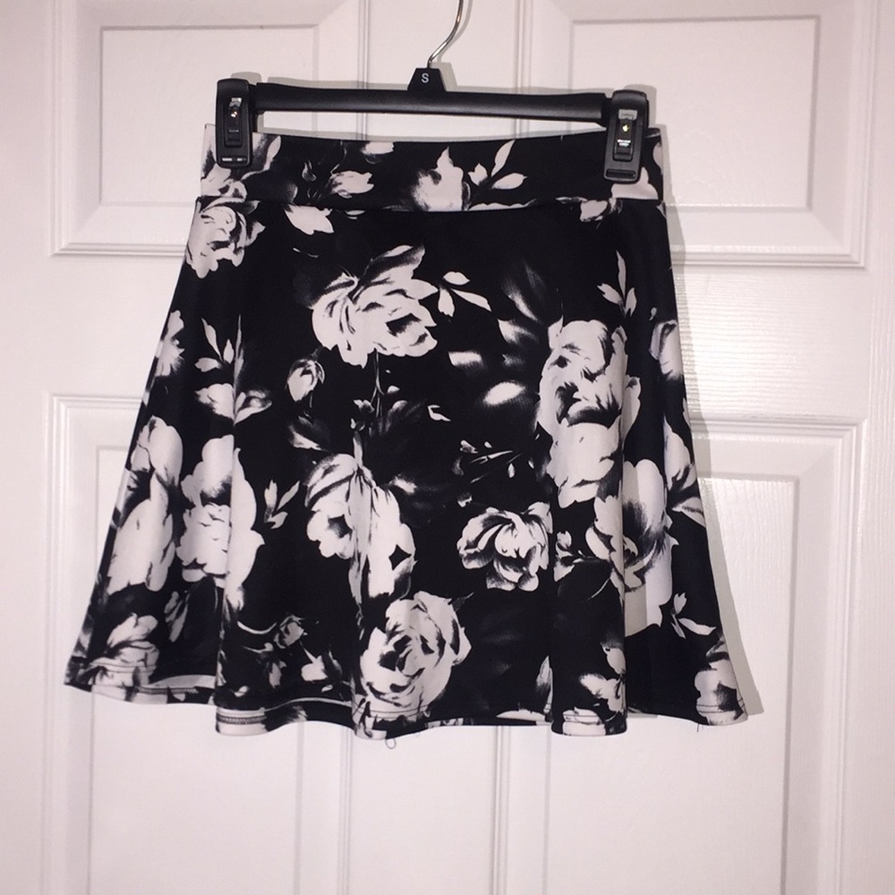 FLOWERED skirt From Charlotte Russe Never worn